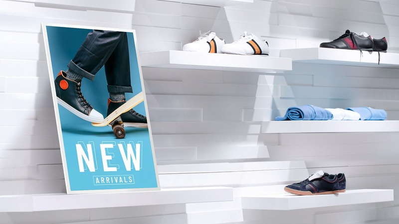 Display Samsung Color E-Paper esposto su scaffale retail